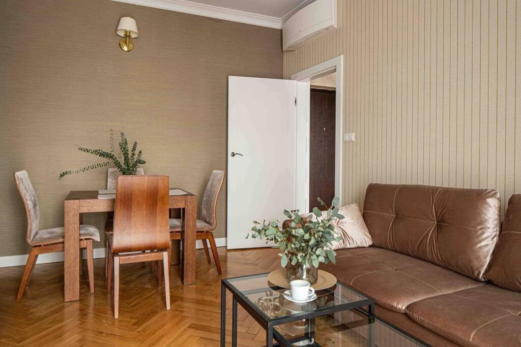 Wyzwolenia Apt , Lazienki Park & Zbawiciela Sq. 2' ワルシャワ エクステリア 写真
